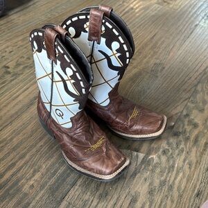 Kids cowboy boots size 2